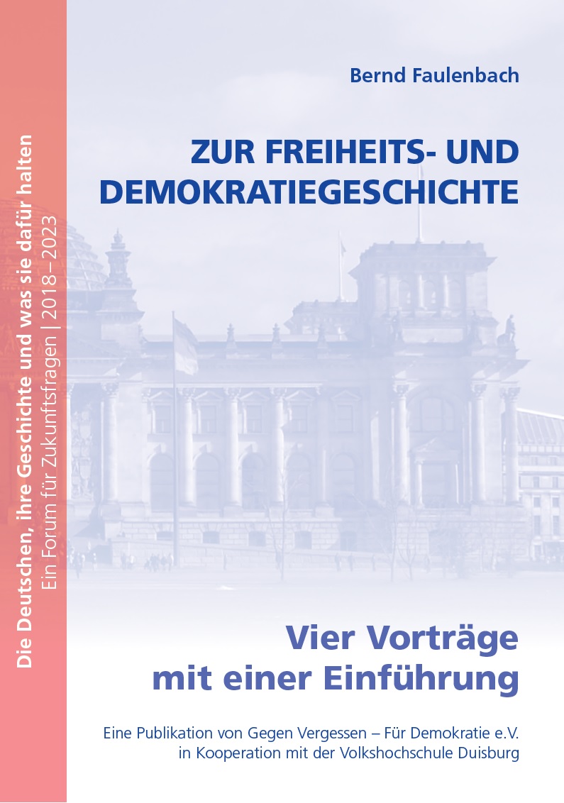Mit einem blauen Filter versehen sieht man einen Teil des Deutschen Reichstages, im Vordergrund weht dabei die deutsche Nationalfahne, auf dem Bild. Darüber steht Zur Freiheits- und Demokratiegeschichte