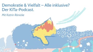 Auf dem Bild steht Demokratie und Vielfalt - Alle inklusive - Kita Podcast 7 darunter sind viele unterschiedliche Farbkleckse zu gemalt. Im Vordergrund ist ein gelber Lautsprecher zu erkennen. Das Bild ist Teil des Beitrages "Austausch auf Augenhöhe"