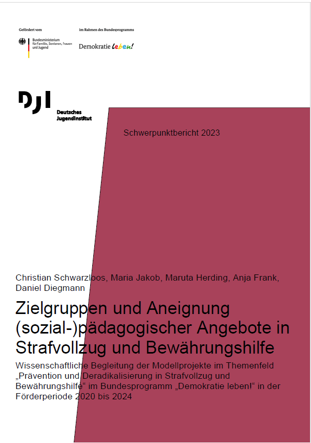 Das Cover ist zu 80 Prozent in einem dunkellila Ton gefärbt, der Rest ist weiß. Unten links steht der Titel der Broschüre "Schwerpunktbericht 2023. Zielgruppen und Aneignung (sozial-)pädagogischer Angebote in Strafvollzug und Bewährungshilfe. Wissenschaftliche Begleitung der Modellprojekte im Themenfeld „Prävention und Deradikalisierung in Strafvollzug und Bewährungshilfe“ im Bundesprogramm „Demokratie leben!“ in der Förderperiode 2020 bis 2024".