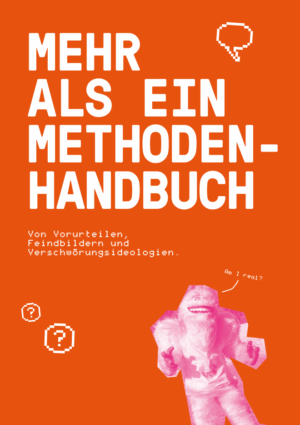 Das Cover hat einen orangen Hintergrund. Mit weißer Schrift steht der Titel "Mehr als ein Methoden-Handbuch" zentral auf der Seite. Darunter steht in kleiner, zierlicher Schrift "Von Vorurteilen, Feindbildern und Verschörungsideologien.". UNten auf der Seite ist ein rosa-farbender Yeti aus dessen Munde die WOrte "Am I real?" geschrieben stehen.