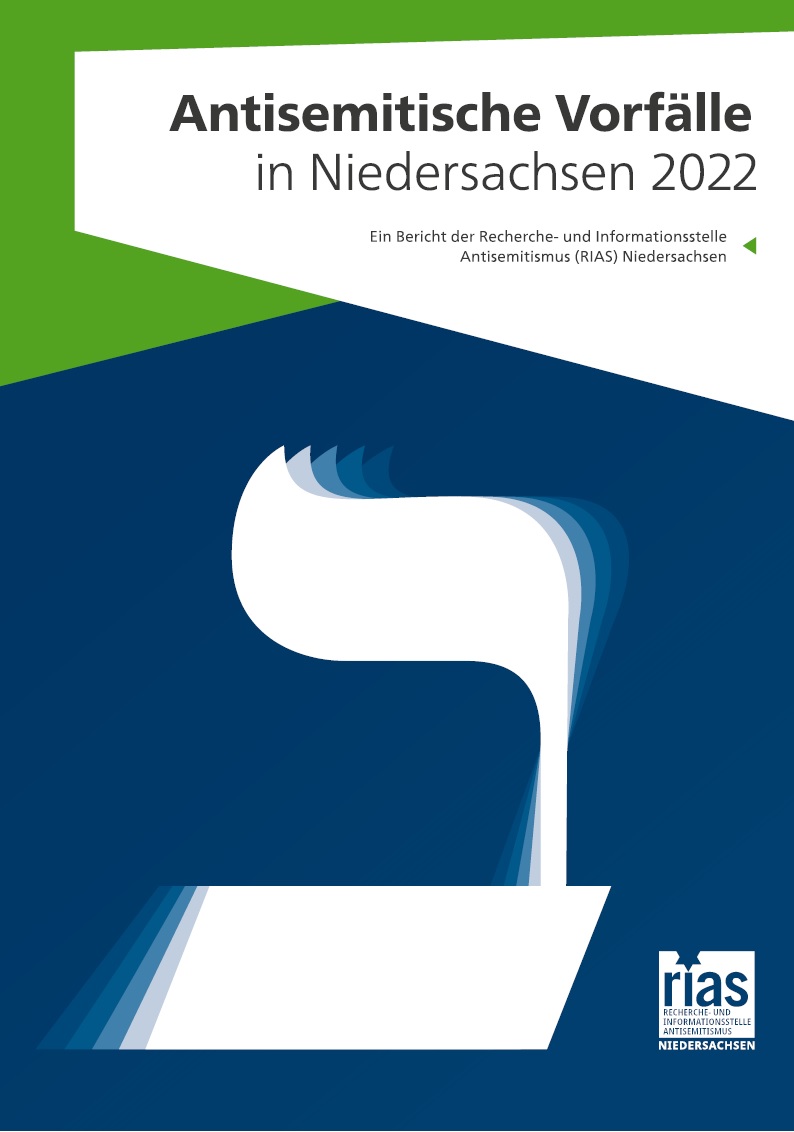 Der Hintergrund des Bildes ist in unterschiedliche große Abschnitte gegliedert, die jeweils mit einer Farbe gefüllt sind (grün, blau und weiß). Im weißen Feld steht. Antisemitische Vorfälle in Niedersachsen 2022. Im blauen Feld ist weiß ein Beth abgebildet, der zweite Buchstabe des hebräischen Alphabets.