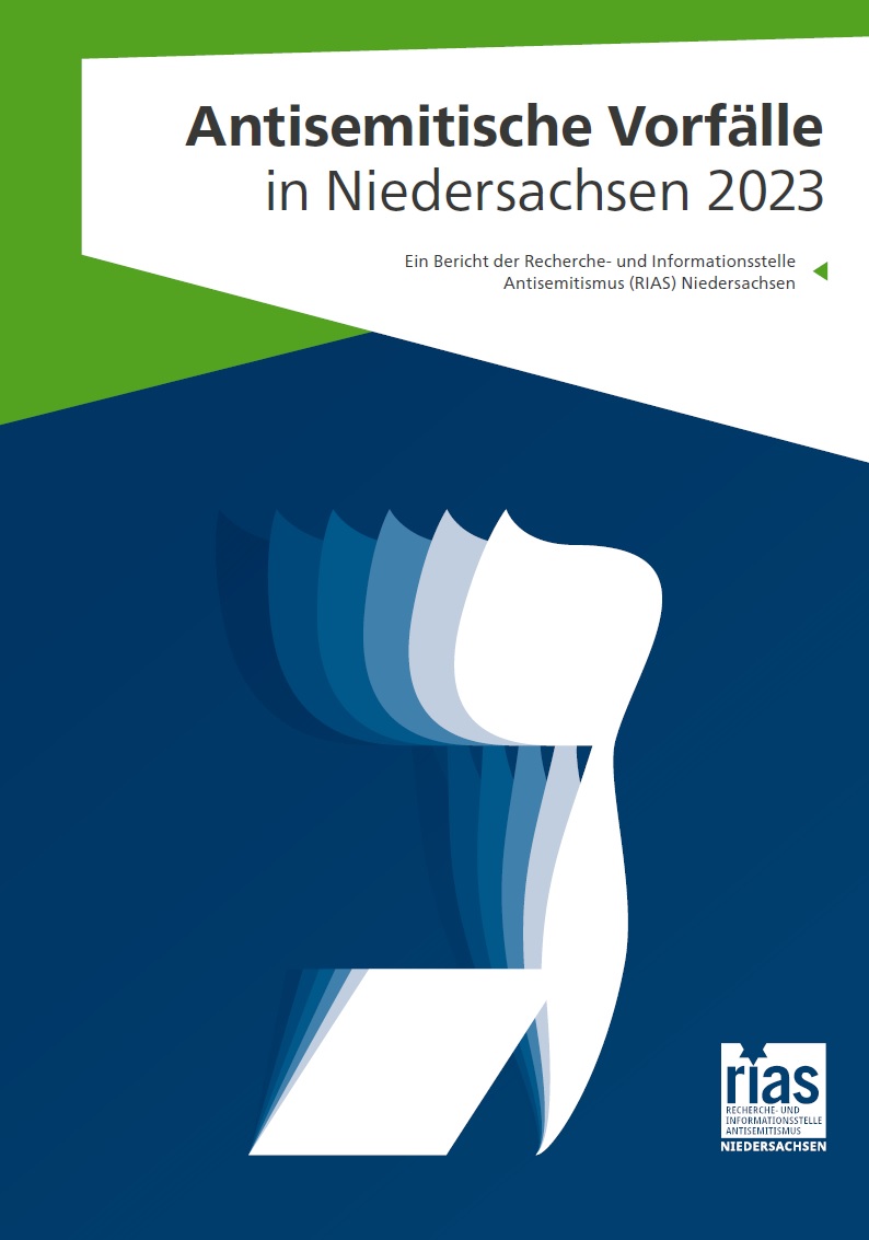 Der Hintergrund des Bildes ist in unterschiedliche große Abschnitte gegliedert, die jeweils mit einer Farbe gefüllt sind (grün, blau und weiß). Im weißen Feld steht. Antisemitische Vorfälle in Niedersachsen 2023. im blauen Feld ist weiß ein Gimmel abgebildet, der dritte Buchstabe des hebräischen Alphabets.