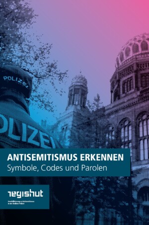 Auf dem Bild steht im Vordergrund ein Polizist mit dem Rücken zum Betrachter. Auf seiner Mütze und seiner Jacke steht Polizei. Im Hintergrund des Bildes ist ein Teil der Neuen Synagoge an der Oranienburger Straße in Berlin zu erkennen. Das Bild ist durch einen Fotofilter in Blau und Lila getaucht. Auf dem Bild steht Antisemitismus erkennen. Und darunter regishut.