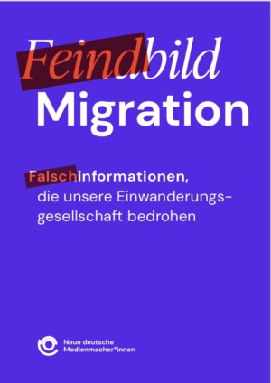 Das Cover hat einen blauen Hintergrund. Mit weißer Schrift steht dort die Überschrift: Feindbild Migration. Falschinformationen die unsere Einwanderungsgesellschaft bedrohen. Dabei ist über die Wörter "Feind" und "Falsch" ein roter, transparenter Balken.