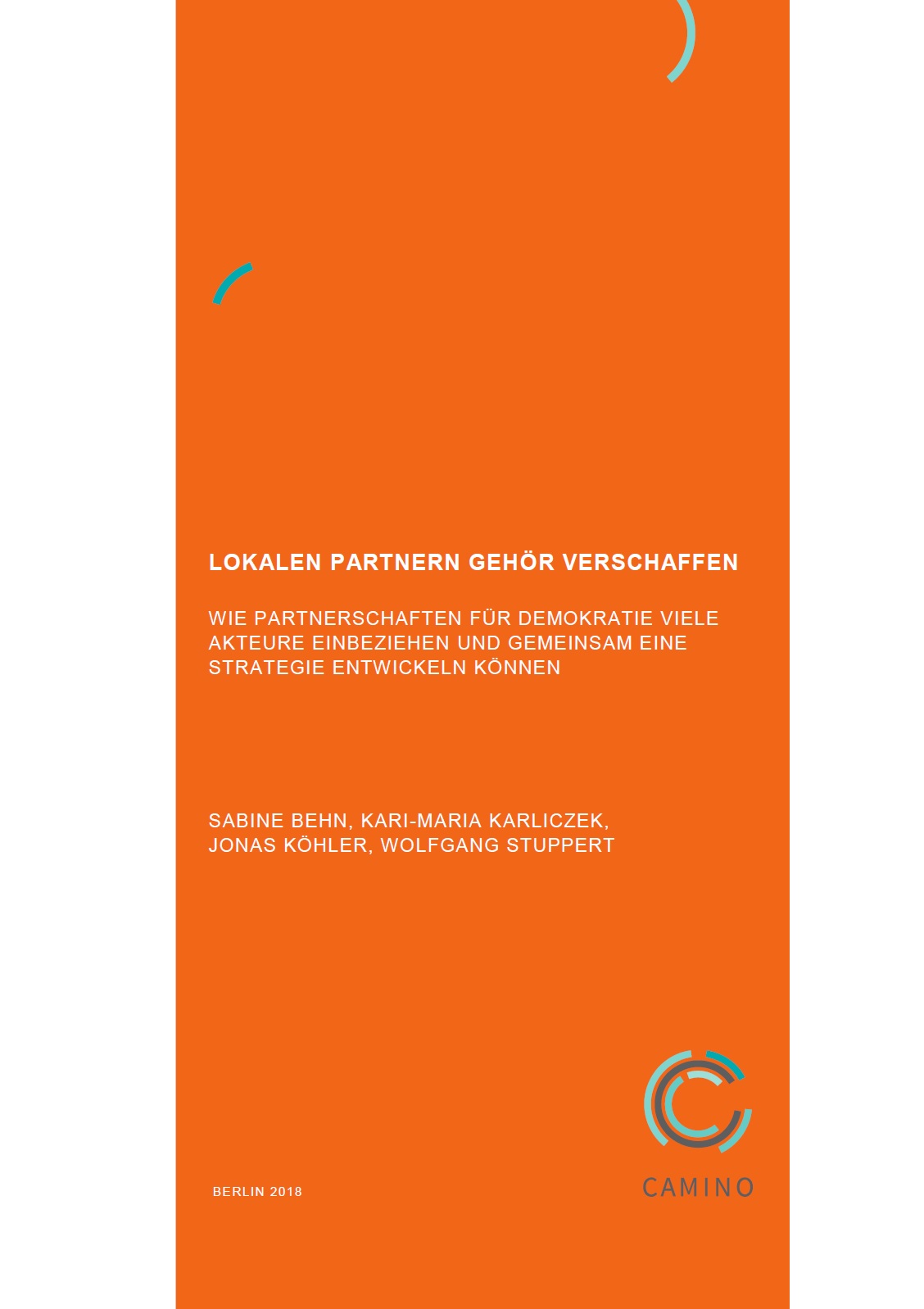 Auf dem orangen Hintergrund steht Lokalen Partnern Gehör verschaffen. Wie Partnerschaften für Demokratie viele Akteure einbeziehen und gemeinsam eine Strategie entwickeln können.