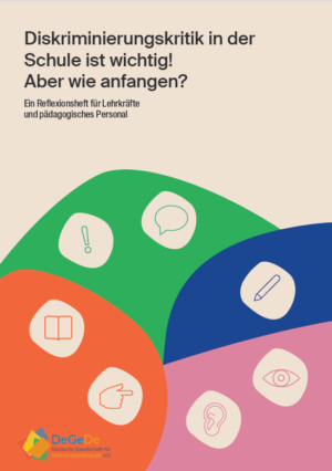 Das Cover des Reflexionshefts „Diskriminierungskritik in der Schule ist wichtig!“. Der Titel ist in großer, gut lesbarer Schrift dargestellt. Im Hintergrund sind grafische Elemente oder Illustrationen zu erkennen, die das Thema Vielfalt und Bildung symbolisieren. Das Design ist professionell gestaltet und vermittelt eine einladende, aber auch ernsthafte Atmosphäre.