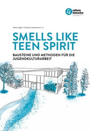 Das Bild hat einen weißen Hintergrund. Auf der Mitte des Bildes ist, skizzenhaft, ein gezeichnetes Haus dargestellt. Auf dem Haus sind blaue Tags gezeichnet. Daneben stehen Bäume und es ein blauer Fluss fließt auf das Haus zu. Darüber steh der Titelt: "Smells Like Teen Spirit"