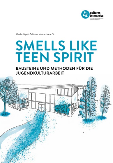 Das Bild hat einen weißen Hintergrund. Auf der Mitte des Bildes ist, skizzenhaft, ein gezeichnetes Haus dargestellt. Auf dem Haus sind blaue Tags gezeichnet. Daneben stehen Bäume und es ein blauer Fluss fließt auf das Haus zu. Darüber steh der Titelt: "Smells Like Teen Spirit"